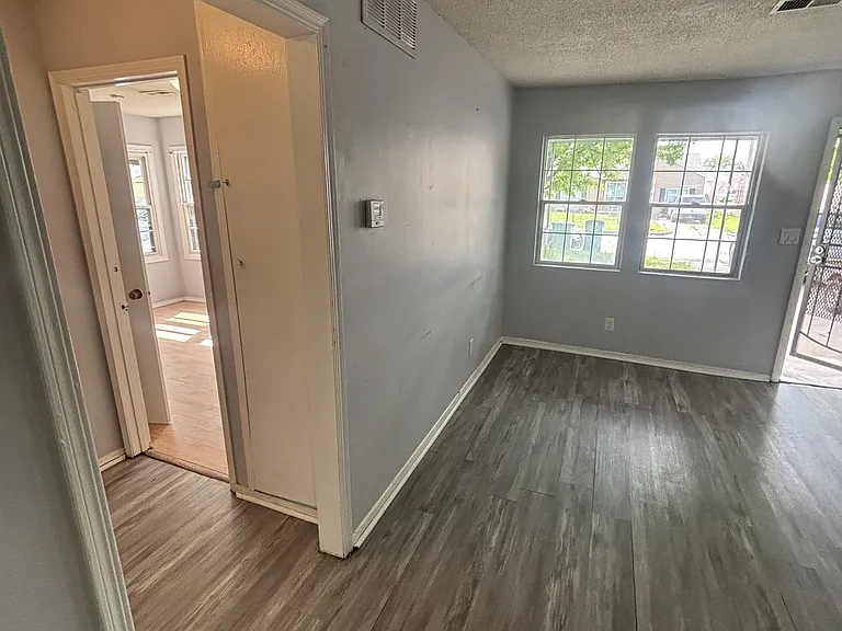 2134 N Minnesota Ave — Photo 4