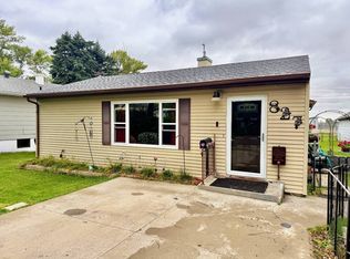827 9th St NE, Devils Lake, ND 58301