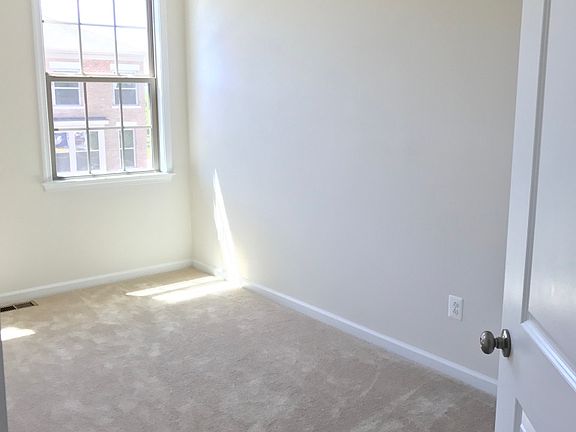 4th image of 23390 Epperson Sq