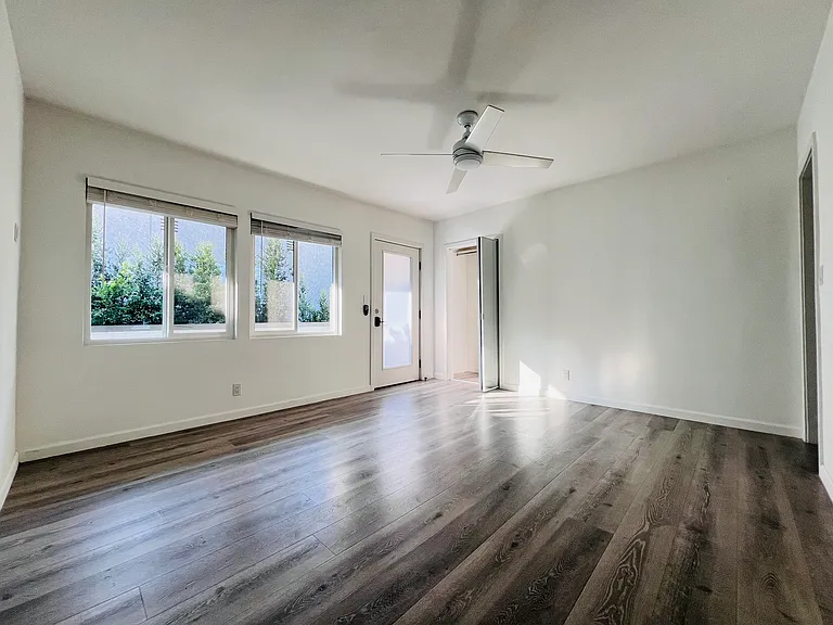 5525 Harold Way #14 — Photo 6