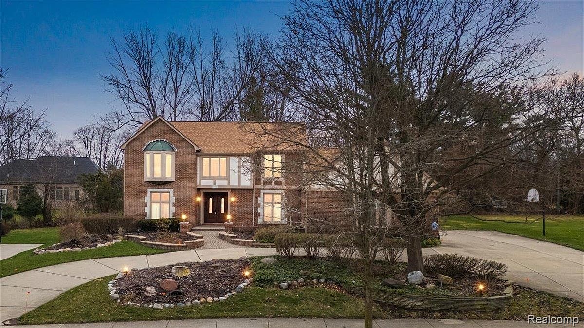 Yourelia♪ 2291 Red Maple Dr, Troy, MI 48098 | Zillow