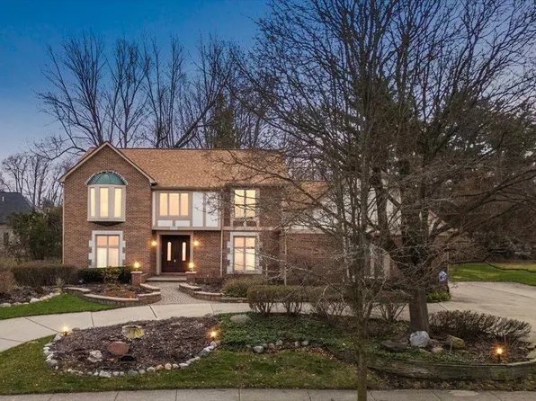 2291 Red Maple Dr, Troy, MI 48098