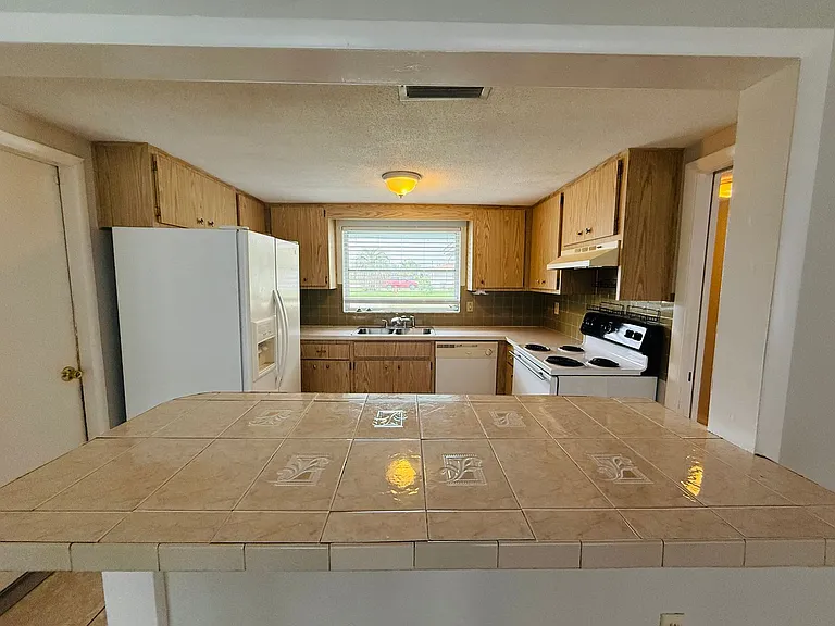 7910 Lilac Dr — Photo 11