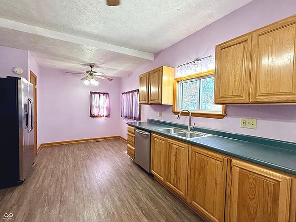 4th image of 806 W Market St