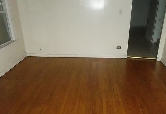 5th image of 12022 S La Salle St