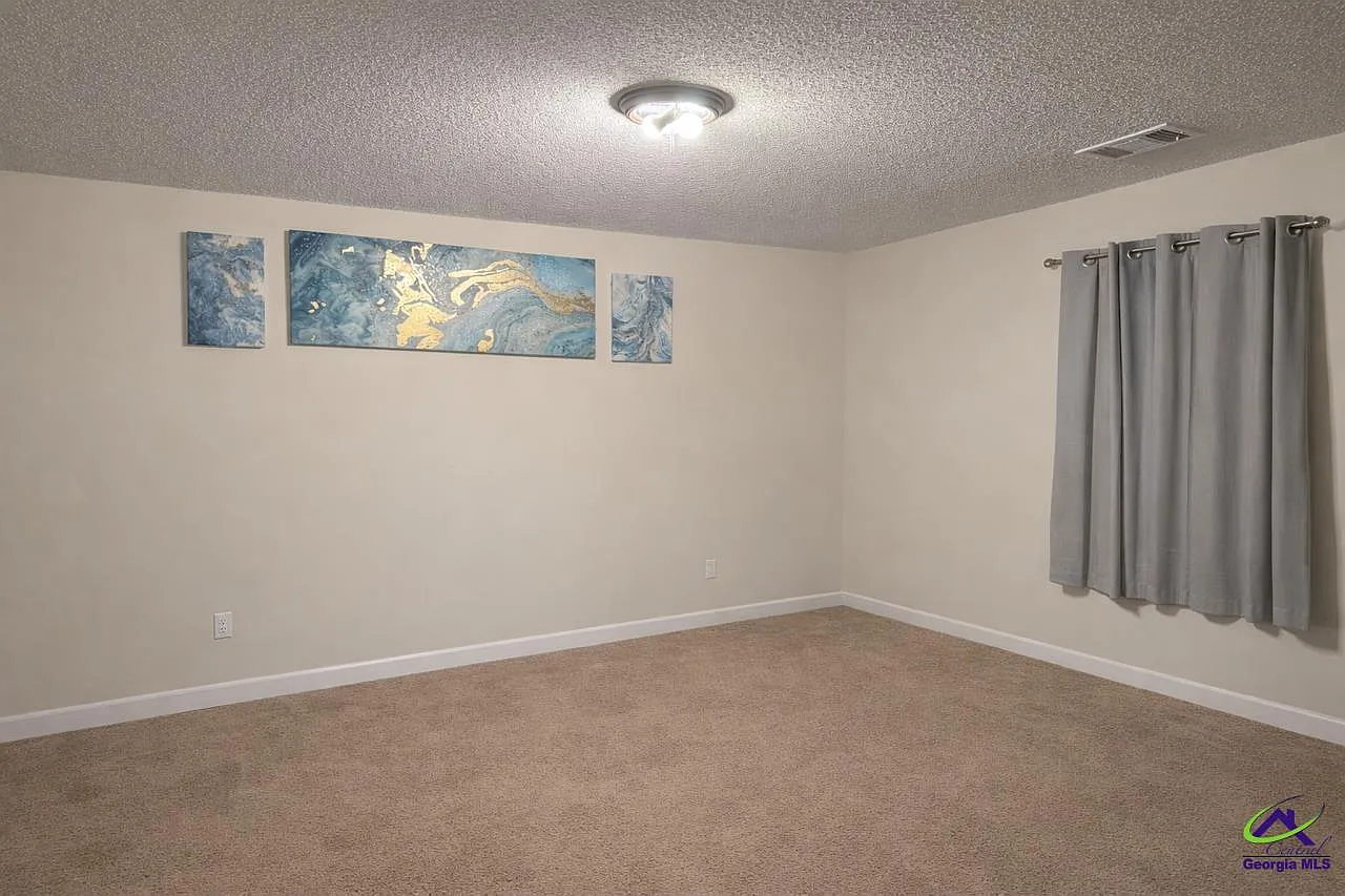 2 bed, 1.5 bath, 1050 sqft, $1,025 — Photo 2