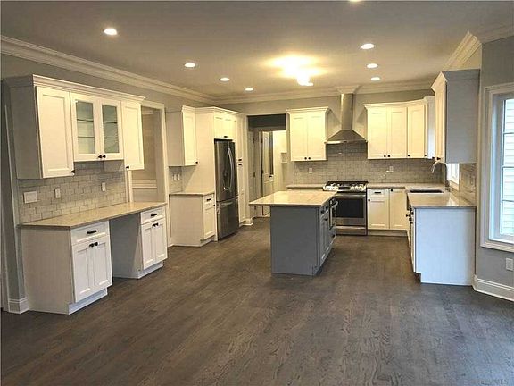 3rd image of 51 Sunrise St