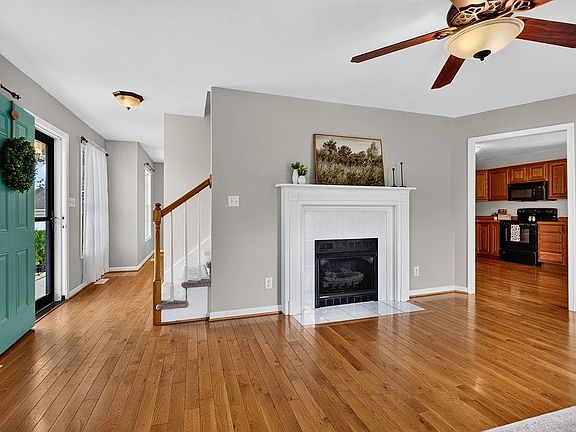 4th image of 7 Little John Ct