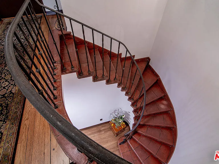 3475 N Knoll Dr — Photo 16