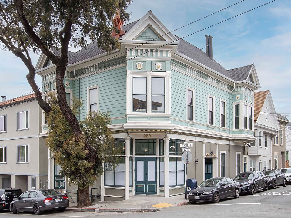 Fabulous building in an amazing area!