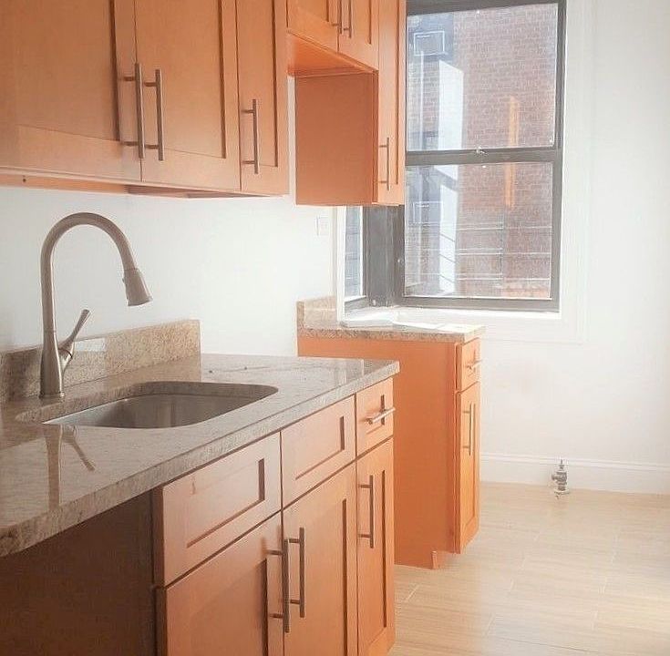 2nd image of 20 Bogardus Pl Floor 2