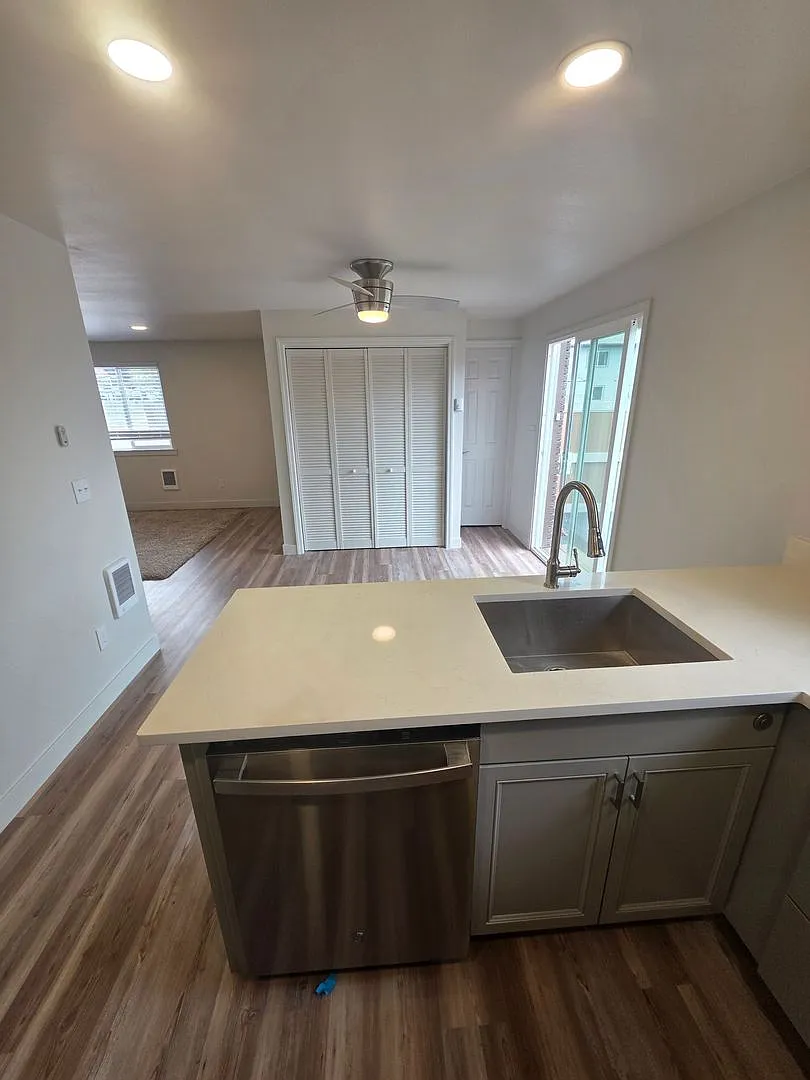 Second Street Apt — Photo 2