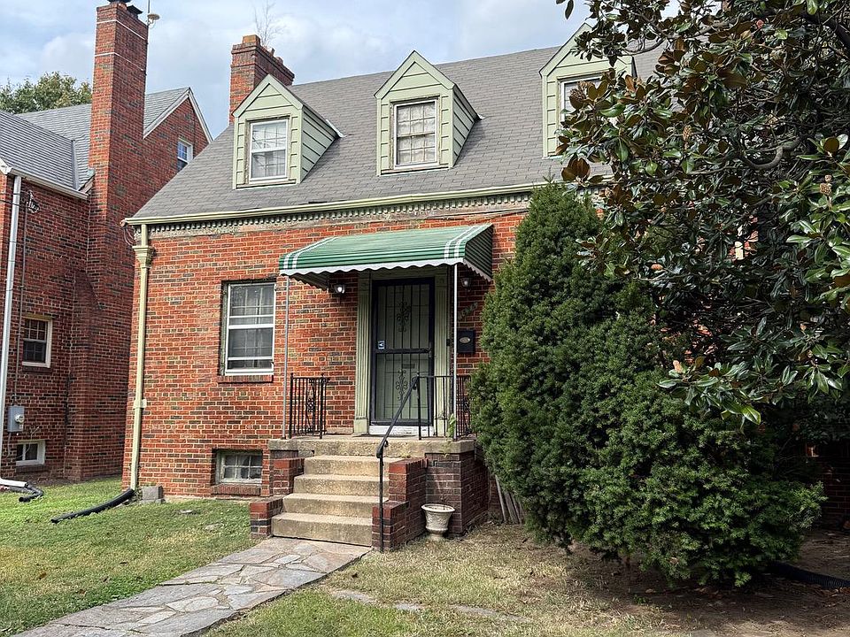 2nd image of 1424 Michigan Ave NE