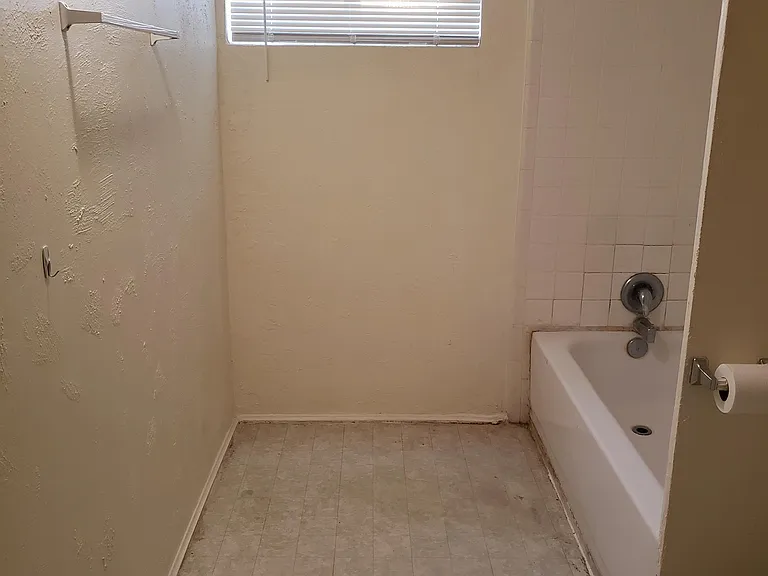 162-164 N Hale St #162 — Photo 9
