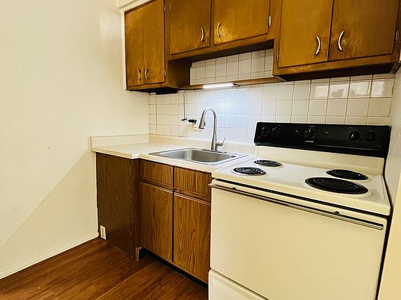 3rd image of 4596-4598 Hamilton Ave #2