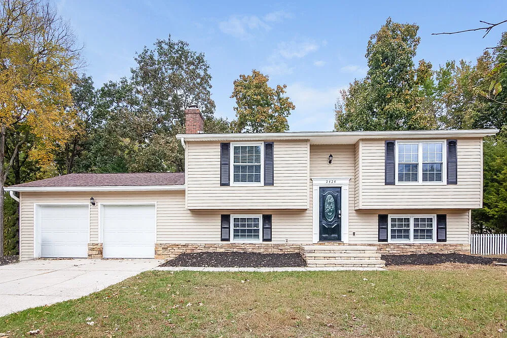 4 bed, 2.0 bath, 1817 sqft, $2,990 — Photo 1