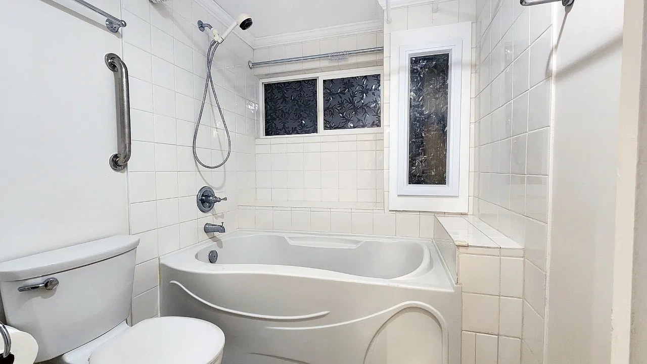 Studio, 500 sqft, $1,300 — Photo 2