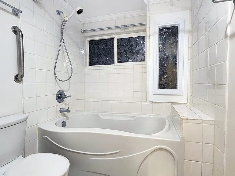 1100 Smith Ave — Photo 2