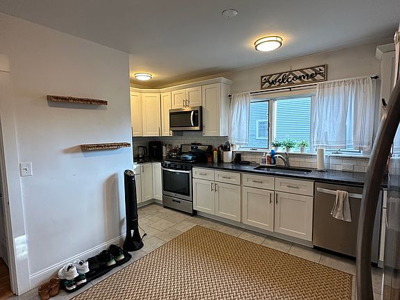 2nd image of 119 Evans St #119
