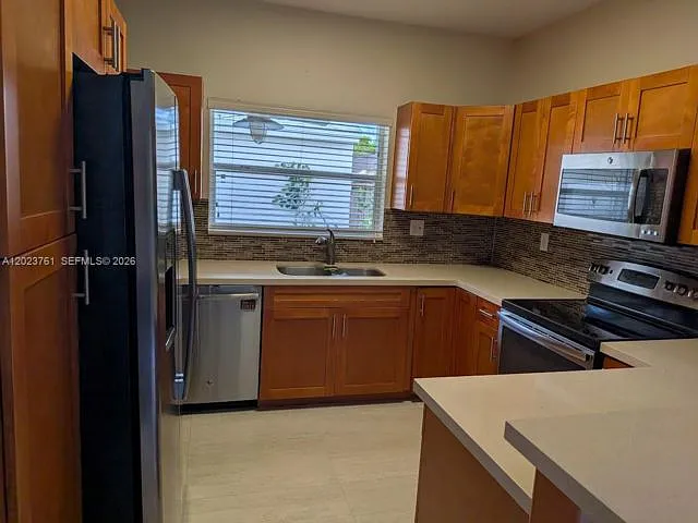 3 bed, 2.5 bath, 1622 sqft, $3,650 — Photo 3