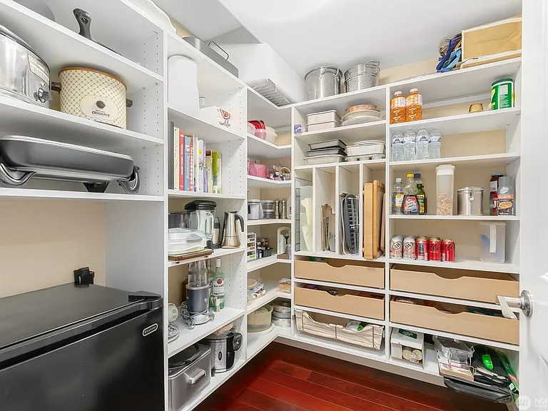 2100 Thorndyke Ave W #101 — Photo 30