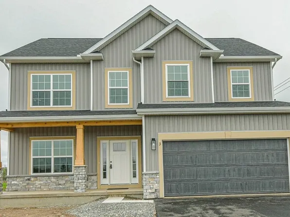 3 McFarren Ter, Riga, NY 14428