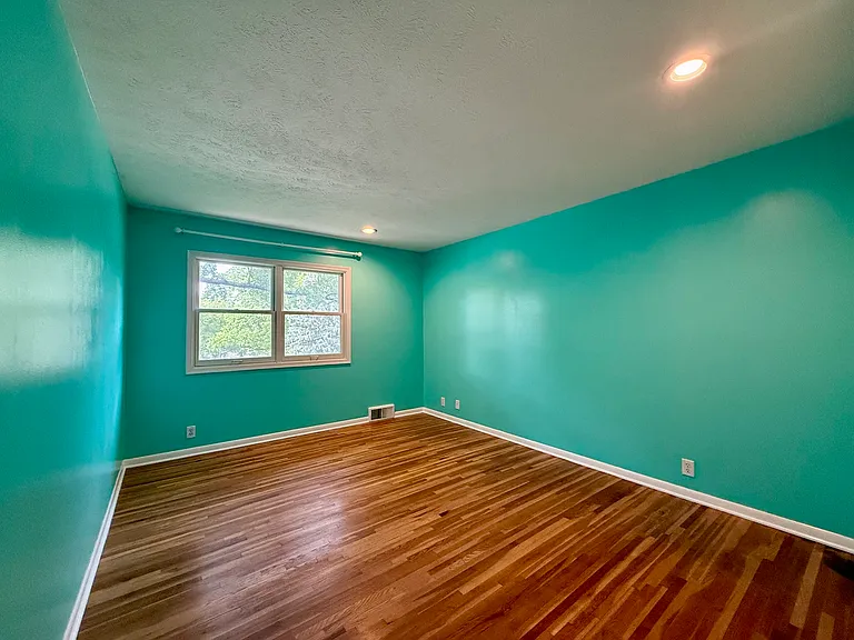 9325 Pauline St — Photo 40