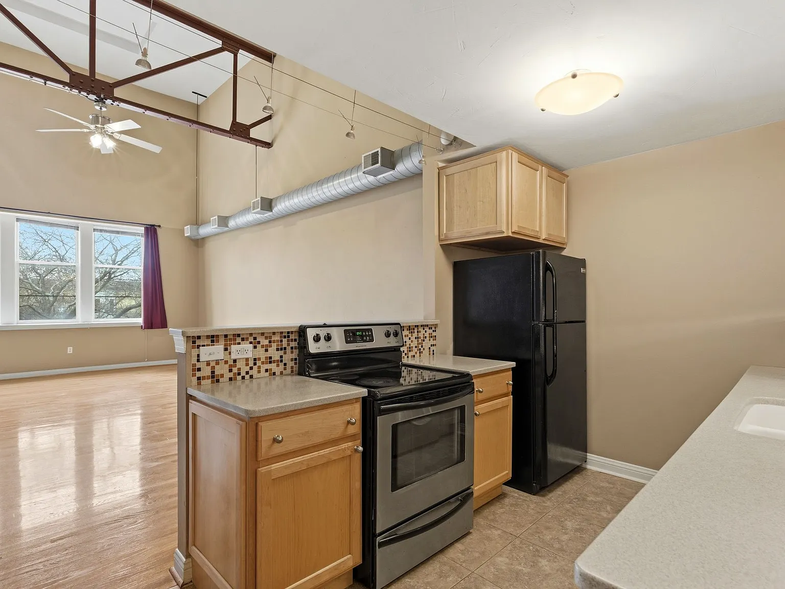 1 bed, 915 sqft, $1,375 — Photo 2