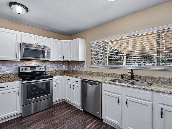 3rd image of 3325 Vista Oaks Dr