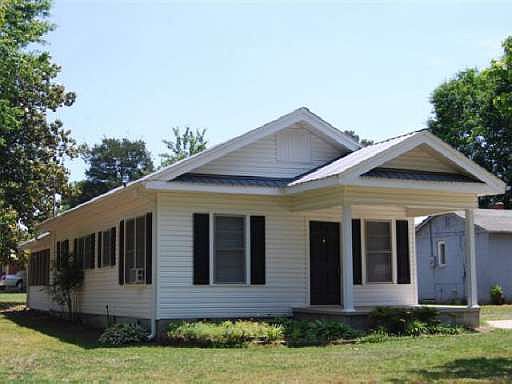 1st image of 880 Hoyt St