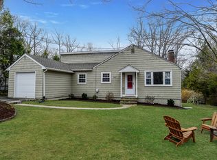 11 Crest Rd, Ridgefield, CT 06877