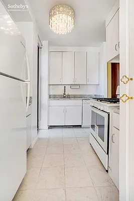 Sold by Sotheby's International Realty | media 6