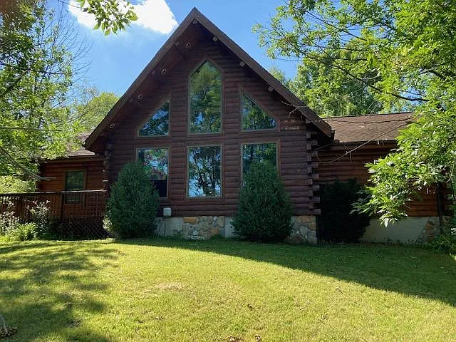 4 bed, 2200 sqft, $2,400 — Photo 1