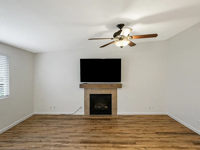 2560 Nautilus Ave NW — Photo 8