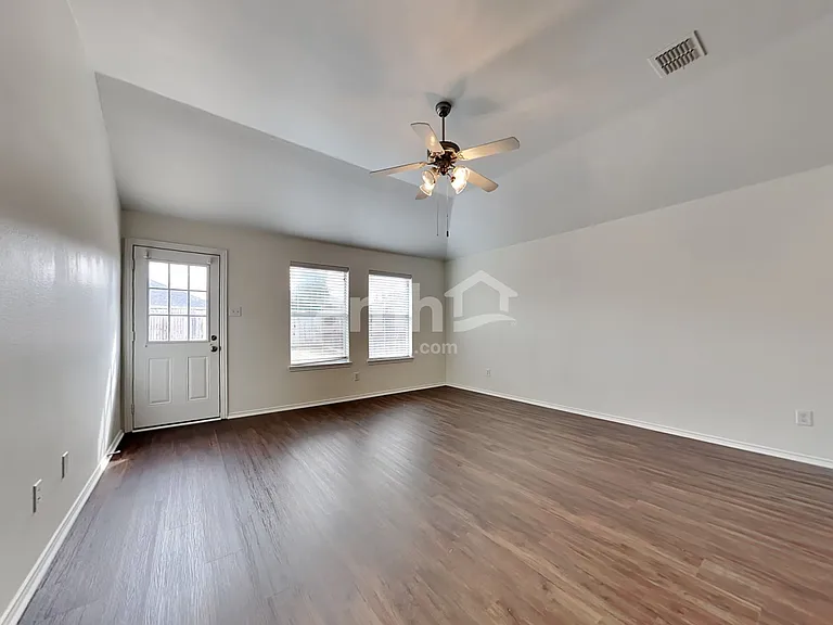 12504 Sunrise Dr — Photo 7