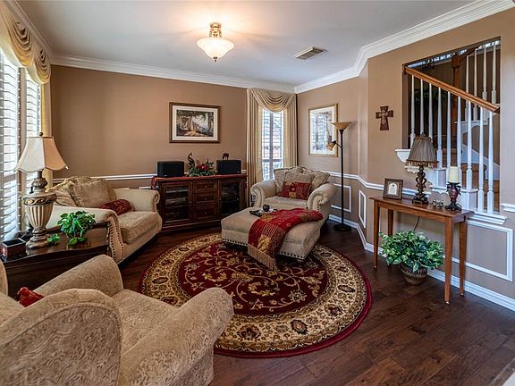 5th image of 2812 Pasadena Pl