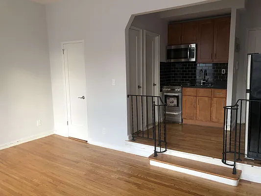 Rented by Waverly Realty Associates | media 32