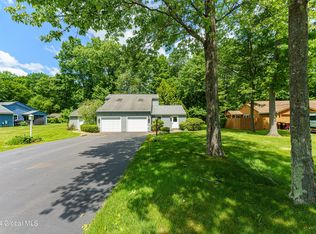 14 Glenbrook Dr, Clifton Park, NY 12065