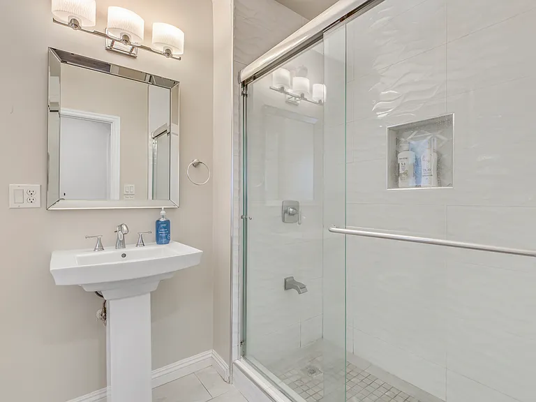 528 Almond Ave #B — Photo 13
