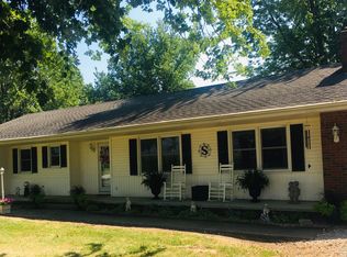 1702 Lakeview Hts, Pittsfield, IL 62363