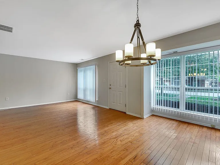 1015 Cumberland Ct — Photo 3