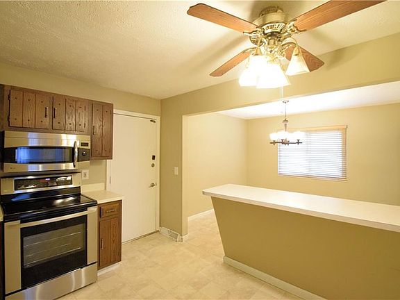 5th image of 5563 Candlewood Ct #261