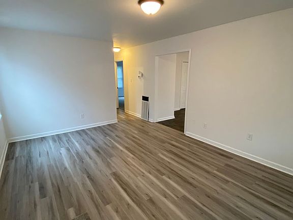 3rd image of 841 Miller St