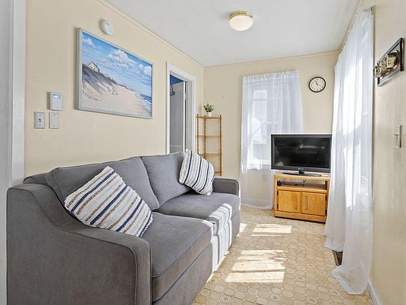 2nd image of 2 Fairhaven Avenue