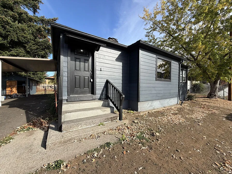 12101 SE Lincoln St