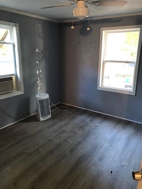 2nd image of 1019 Ross Ave