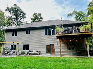 12 Maple Ct, East Dubuque, IL 61025