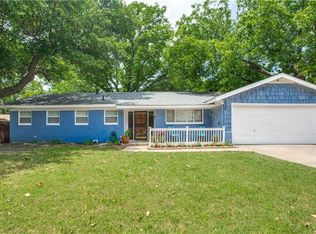 3204 Phoenix Dr, Fort Worth, TX 76116