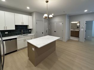 Abode 4102, Chicago, IL 60613