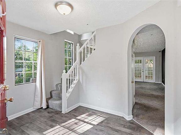 3rd image of 3722 Soapstone Rd